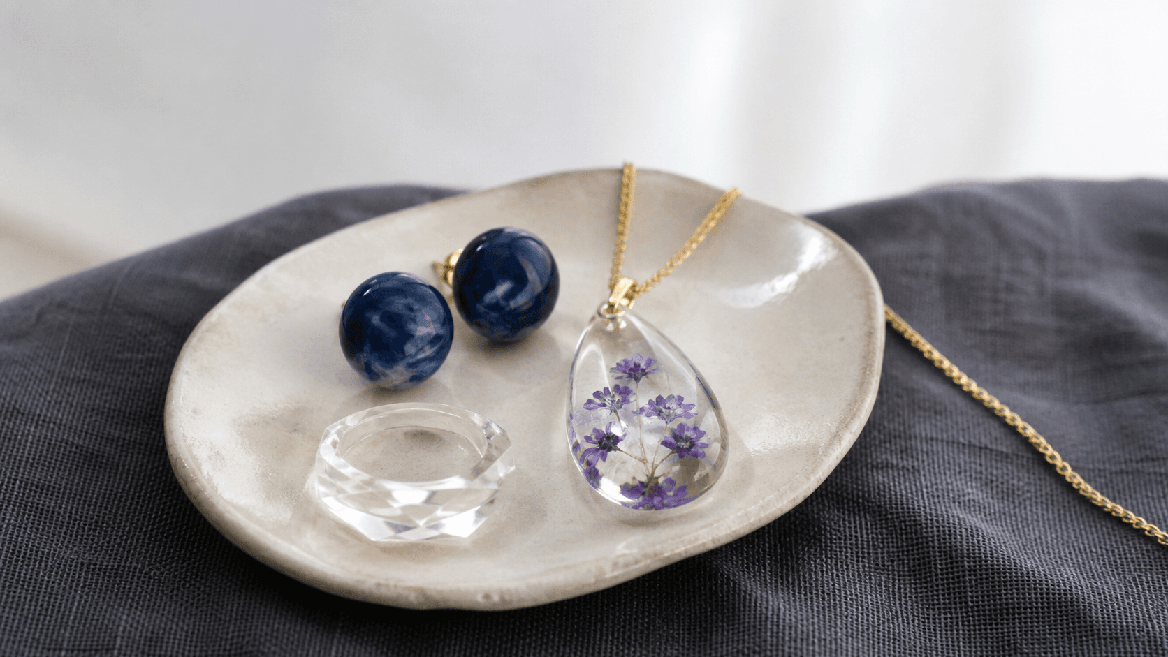 Resin Jewelry for Beginners: Molds, Bezels, and Your First Three Pieces